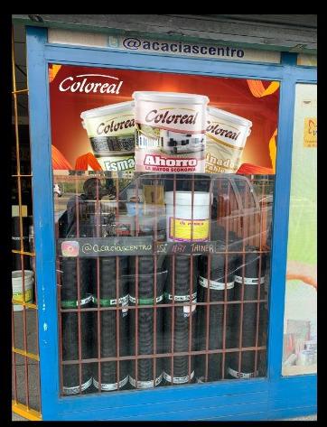 Material POP de Pinturas Coloreal en vitrina de distribuidor — trade marketing punto de venta